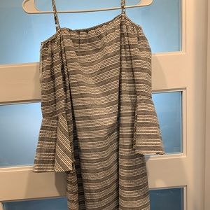 Linens off the shoulder/cold shoulder dress